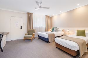 Elizabeth Motor Inn Adamstown Standard Triple Room