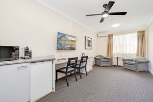 Elizabeth Motor Inn Adamstown Standard Queen Room