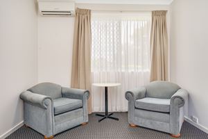 Elizabeth Motor Inn Adamstown Standard Queen Room