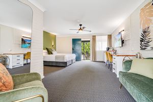 Elizabeth Motor Inn Adamstown Superior King Suite