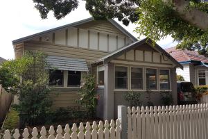 Cooks Hill Cottage is a spacious three bedroom home in a tree lined street of Cooks Hill.