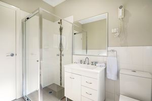 The Bathroom of a 2 Bedroom Townhouse Apartment at Birmingham Gardens Townhouses.