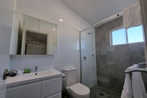 The Ensuite Bathroom of a 3 Bedroom Townhouse Apartment at Birmingham Gardens Townhouses.