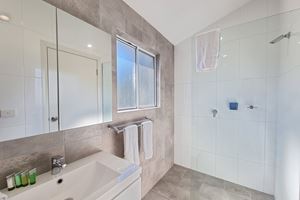 The Bathroom of a 3 Bedroom Townhouse Apartment at Birmingham Gardens Townhouses.