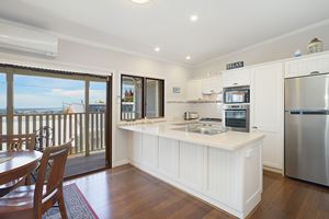 Kitchen - Vista Apartment